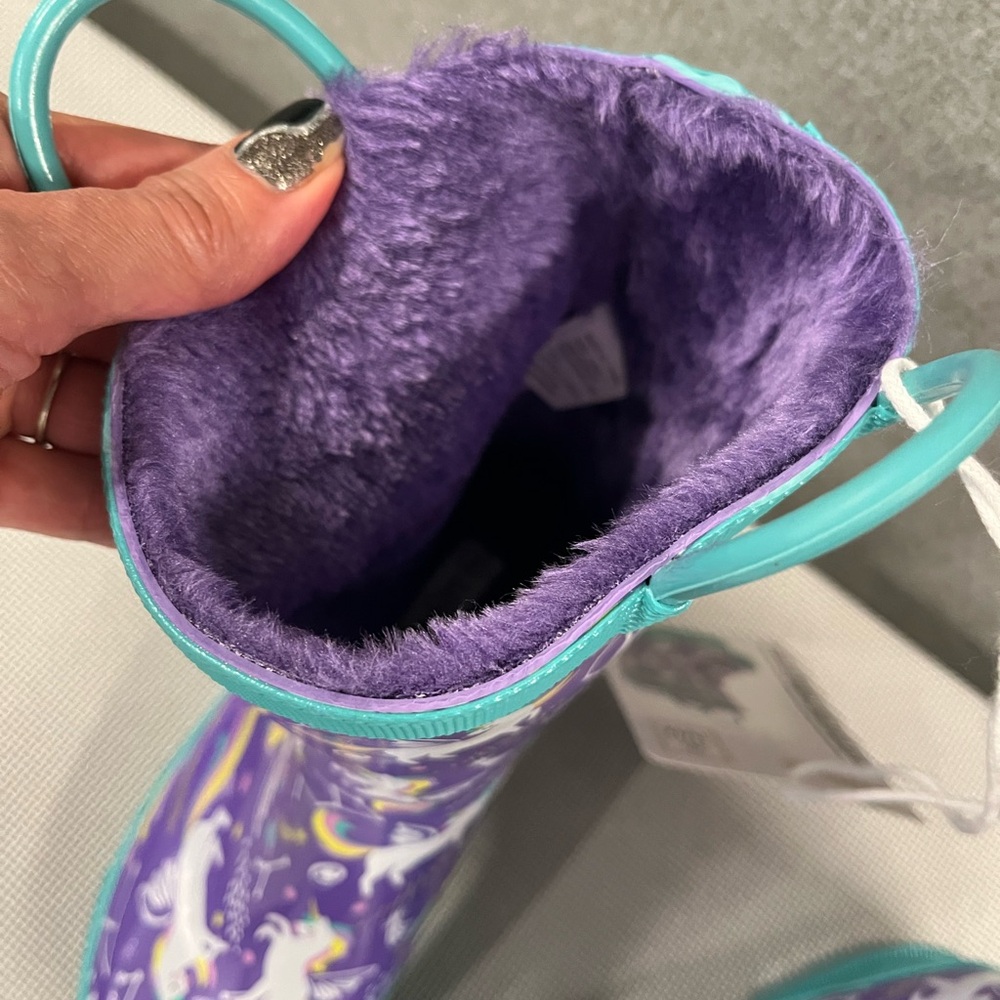 Toddler rain boots w/faux fur lining. Fun unicorn pattern. Size 11-12 - Picture 3 of 12